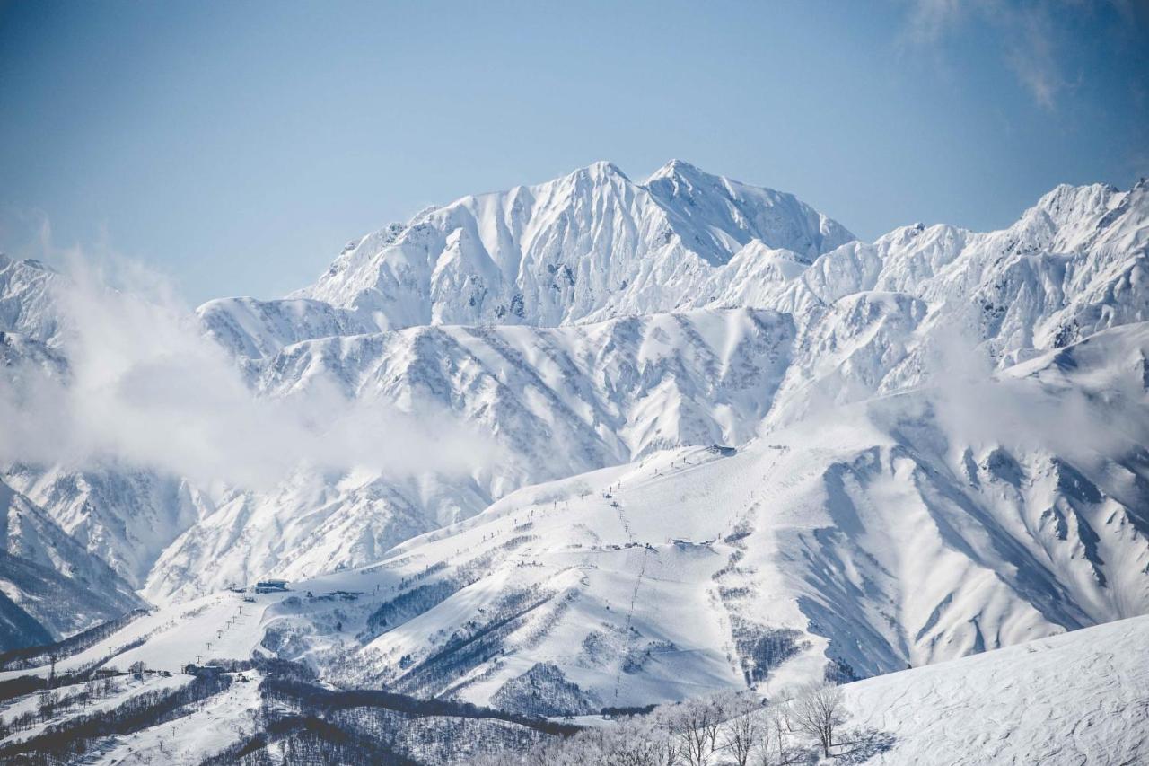 Hakuba Cortina Lodge Отари Экстерьер фото